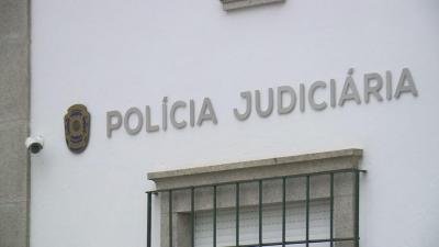 Polícia Judiciária detém suspeito de incendiar um estabelecimento e uma viatura em Vila Verde, Braga - TVI