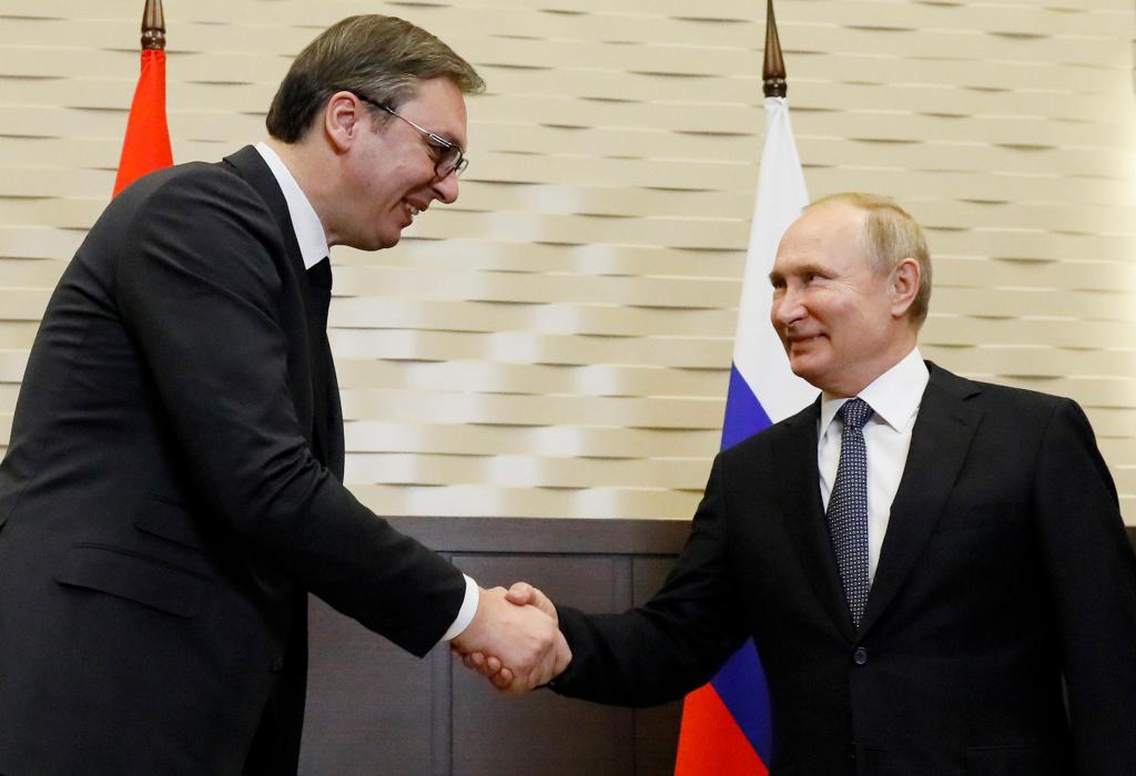 Aleksandar Vucic e Vladimir Putin (AP Photo)