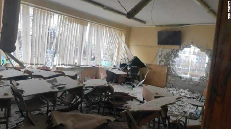 Escola bombardeada na Ucrânia