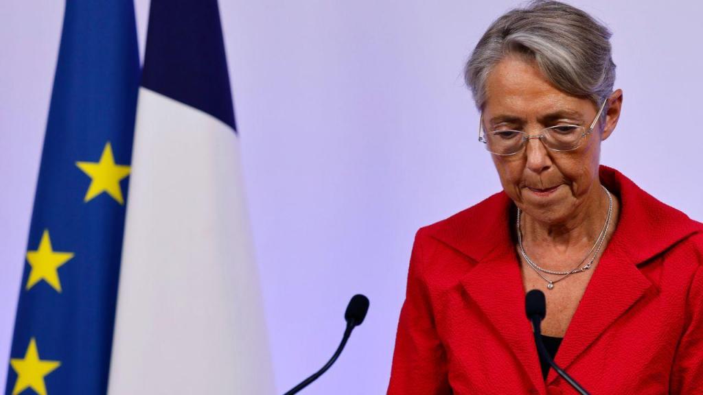 A primeira-ministra francesa, Elisabeth Borne, reage aos resultados das legislativas (Ludovic Marin/AP)