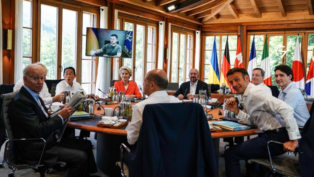 Zelensky fala à porta fechada aos líderes dos países do G7 (Foto: Celmens Bilan/EPA)