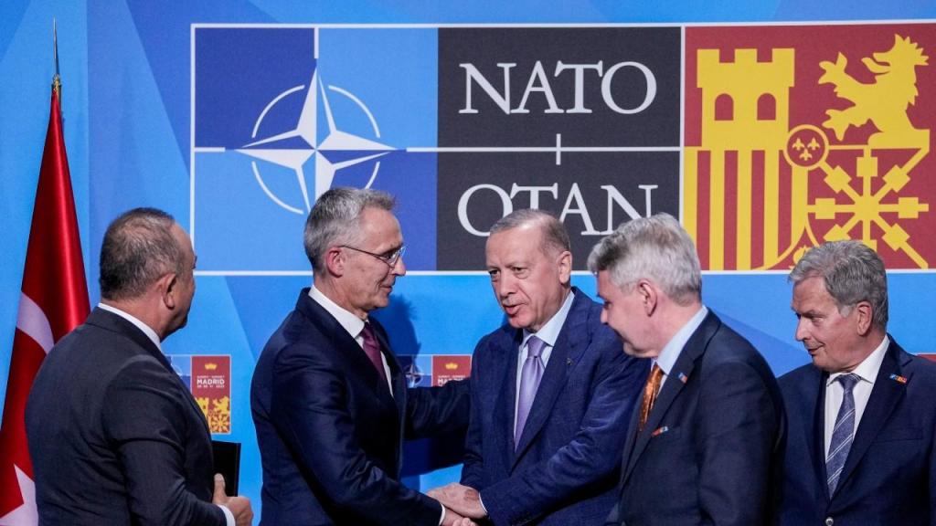 Assinatura do acordo entre Turquia, Finlândia e Suécia para a entrada dos países nórdicos na NATO (AP)