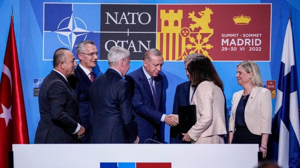 Assinatura do acordo entre Turquia, Finlândia e Suécia para a entrada dos países nórdicos na NATO (AP)