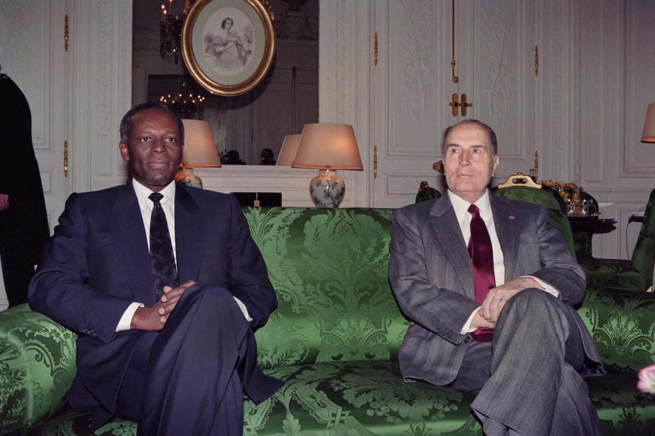 José Eduardo dos Santos com François Mitterrand. 8 de abril de 1991 (AFP via Getty Images)