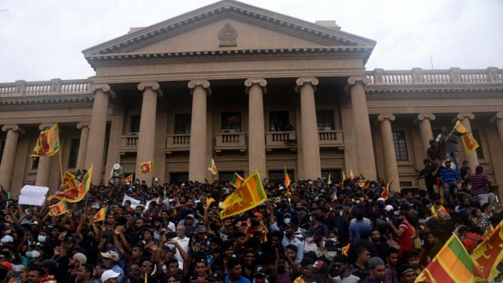 Milhares protestam nas ruas do Sri Lanka contra o governo e o presidente do país (Getty Images)