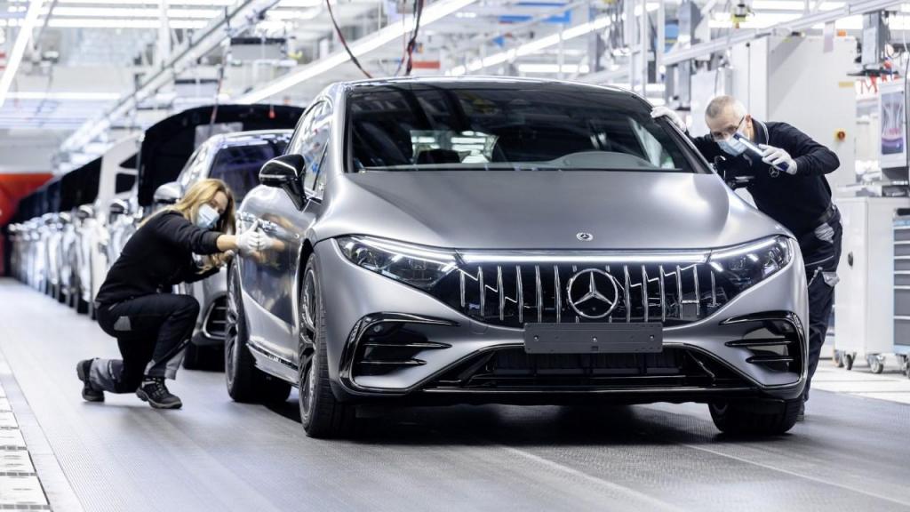 Mercedes-Benz vai investir na produção de modelos elétricos