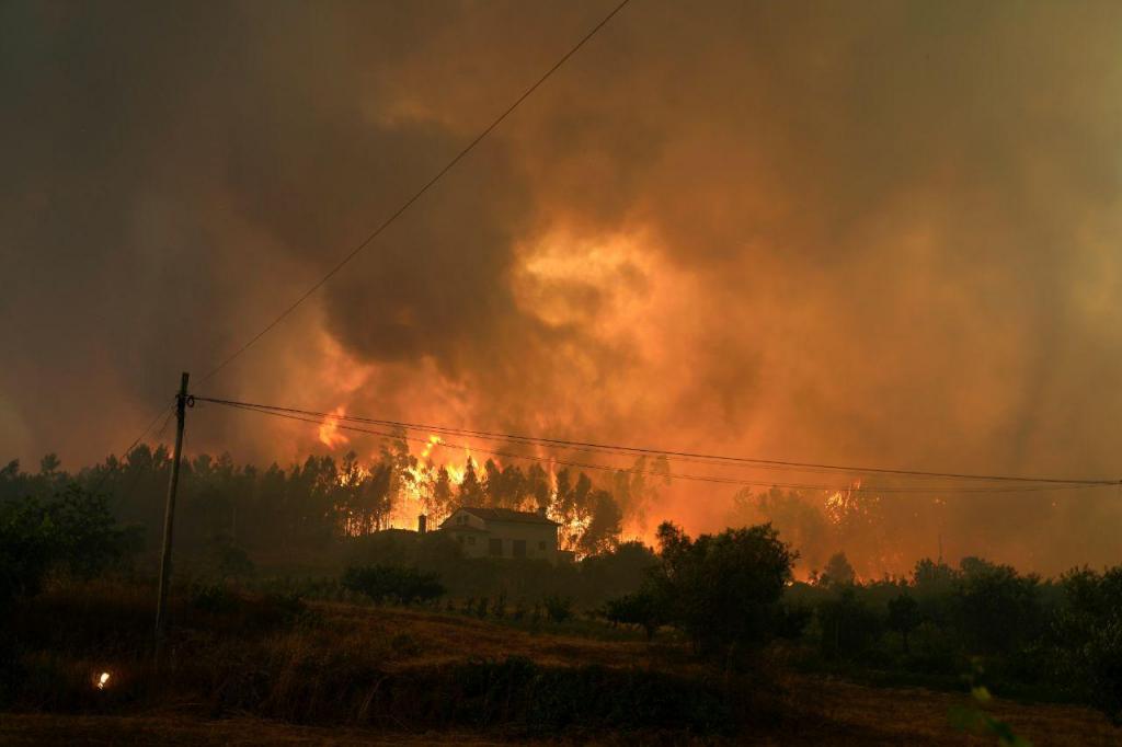 Incêndio nas Colmeias, Leiria (AP Photo/Armando Franca)