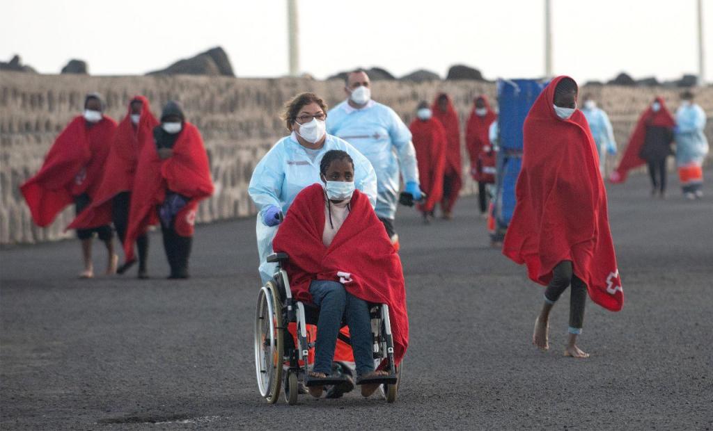 Resgate de migrantes em Lanzarote (EPA)