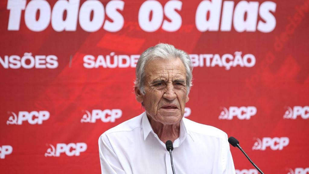 O secretário-geral do Partido Comunista Português (PCP), Jerónimo de Sousa na sua intervenção durante a tribuna pública "Reforçar o SNS, garantir saúde para todos" (António Cotrim/ LUSA)