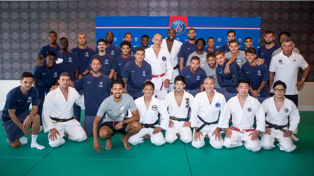 Jogadores do PSG tievaram um aula de judo no Japão