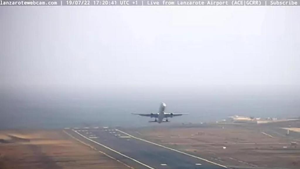 Avião aterra de emergência em Lanzarote (Lanzarotewebcam)