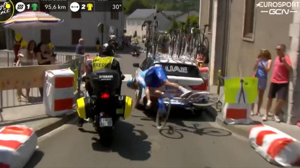 Bauer cai no Tour após bater numa mota de imprensa (vídeo/Eurosport NL)