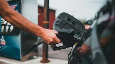 Preços dos combustíveis sobem 1,5 cêntimos na próxima semana - TVI