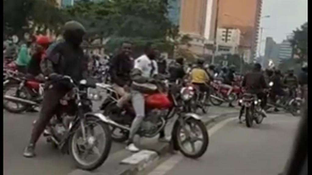 Motoqueiros invadem Luanda (Twitter)
