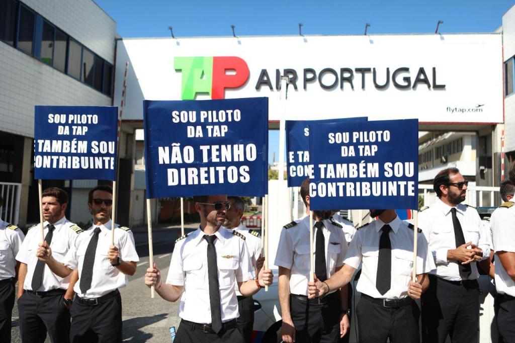 Manifestação de pilotos da TAP em Lisboa (Lusa/António Pedro Santos)