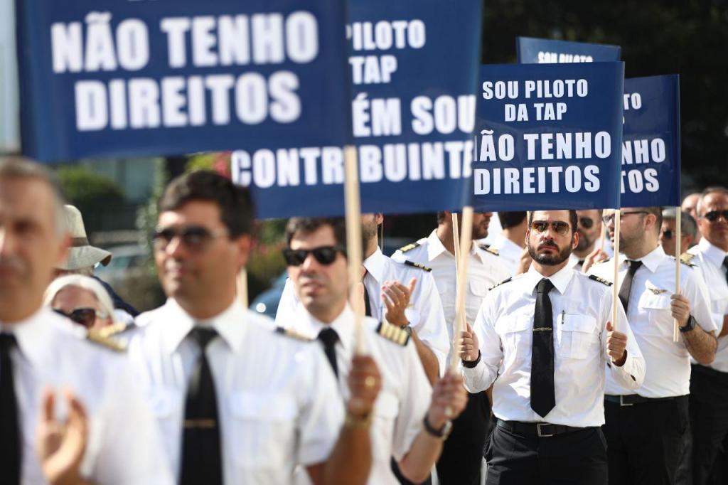 Manifestação de pilotos da TAP em Lisboa (Lusa/António Pedro Santos)