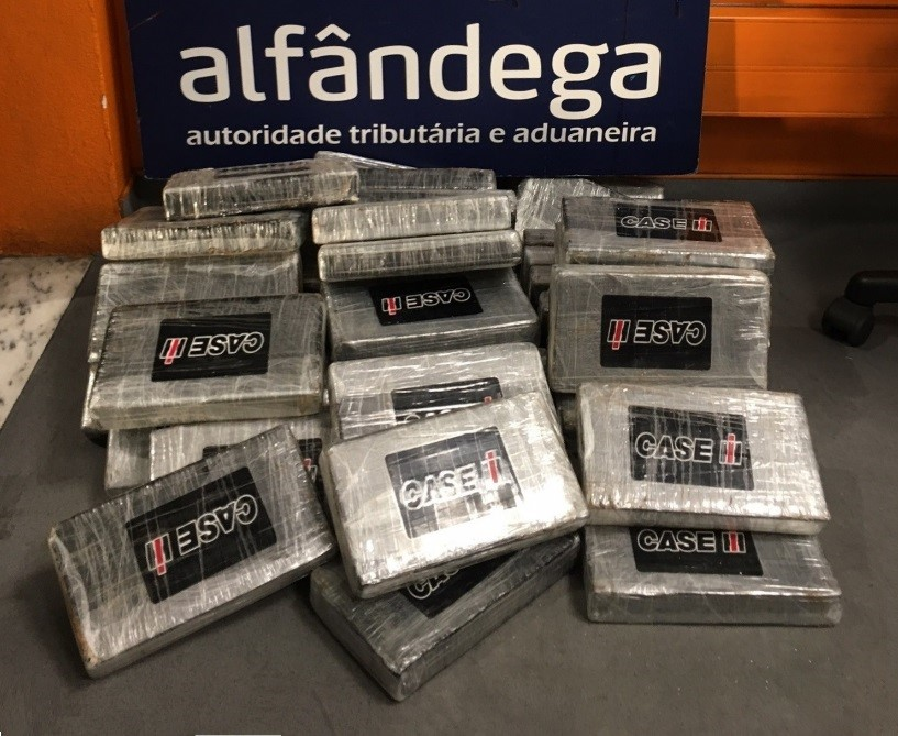 Cocaína apreendida no aeroporto de Lisboa (AT)