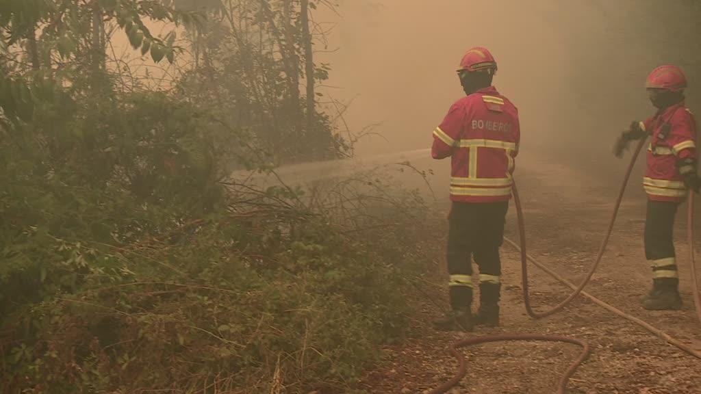 Em Penacova, os bombeiros temem a reativação do fogo
