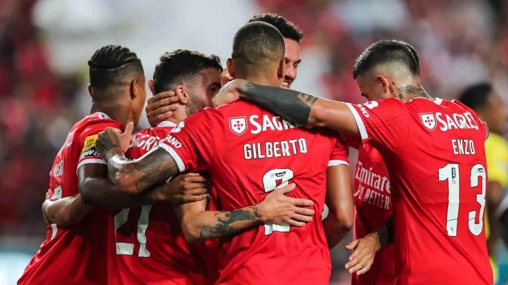 David Neres, Rafa Silva, Gilberto e Enzo Fernández festejam o 2-0 no Benfica-Arouca