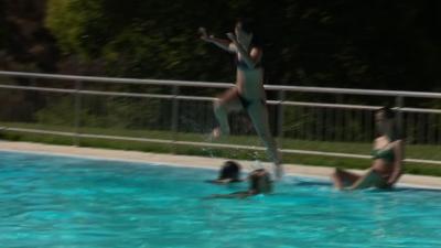 Há mais uma cidade alemã a permitir o topless nas suas piscinas: Berlim - TVI