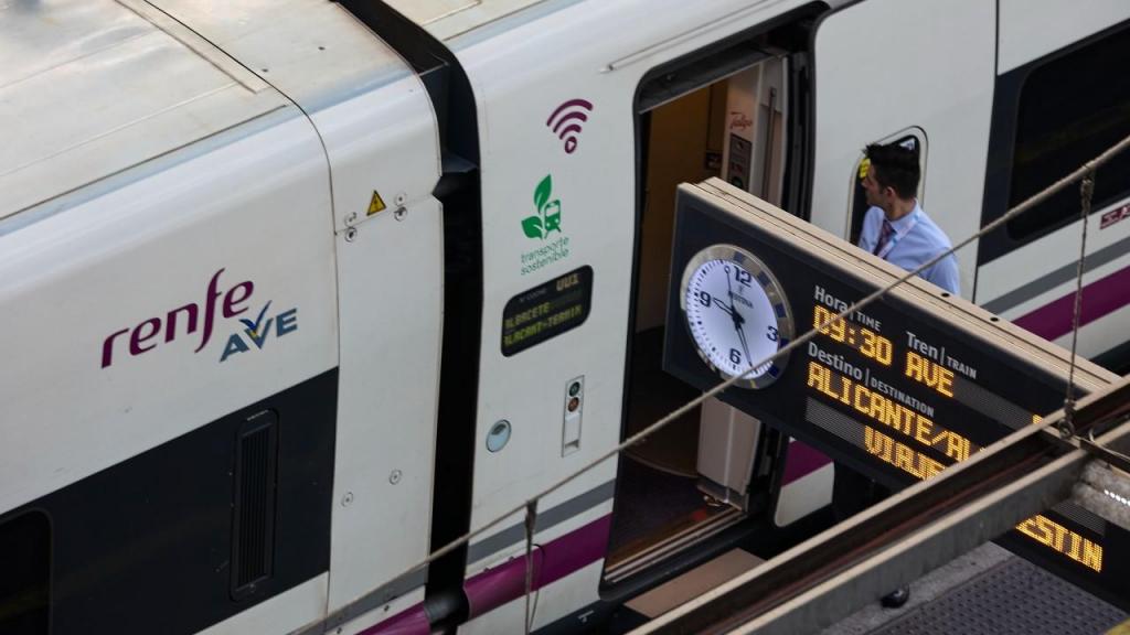 Comboios em Espanha ficam paralisados depois de jovem roubar cabos de fibra ótica (	Europa Press News/ Getty)