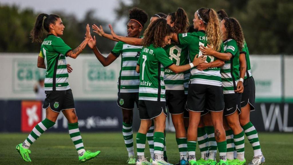 Jogadoras do Sporting celebram na meia-final da Supertaça feminina com o Famalicão