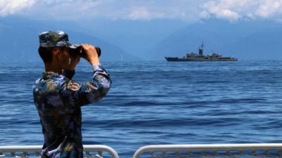 Navio de guerra dos EUA passa pelo Estreito de Taiwan - TVI