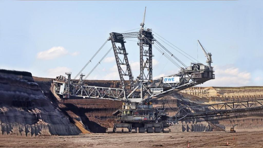Mina de carvão RWE em Garzweiller na Alemanha (Foto: Oliver Berg/picture Alliance/GettyImages)
