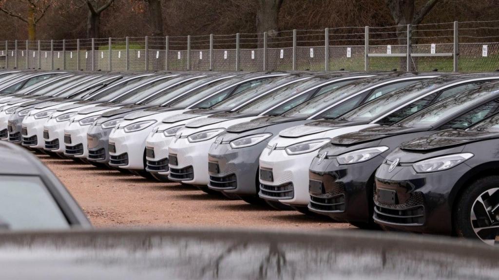 Encomenda de novos automóveis deverá abrandar (Foto: Jens Meyer/ AP)