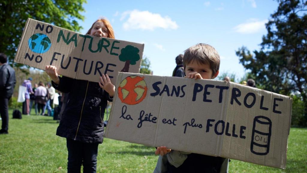 França proíbe publicidade a combustíveis fósseis (Foto: A. Pitton/NurPhoto via Gettyimages)