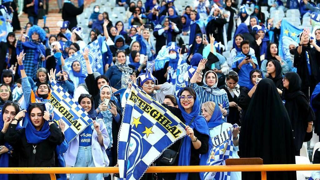 Mulheres regressaram aos estádios no Irão