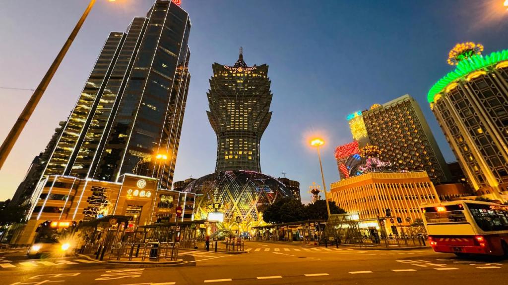 Cassinos de Macau atingem receitas de 2,6 bilhões de euros em