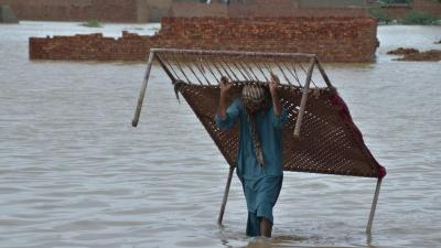 Milhões de crianças ainda precisam de apoio um ano após inundações no Paquistão - TVI