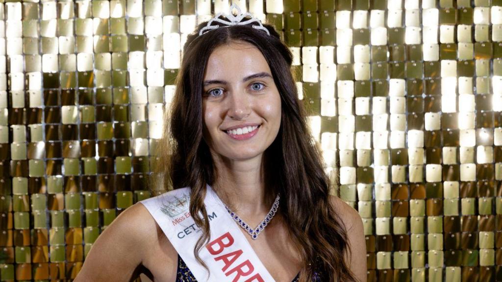 Finalista do Miss Inglaterra é a primeira na história do concurso a competir sem maquilhagem (CNN)