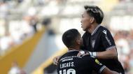 Takahiro Kunimoto 'Kuni' festeja o 0-1 no V. Guimarães-Casa Pia, abraçado a Lucas Soares