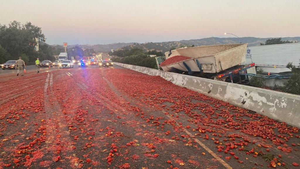 Acidente nos Estados Unidos provoca o derrame de milhares de tomates (Fonte: CHP Solano)