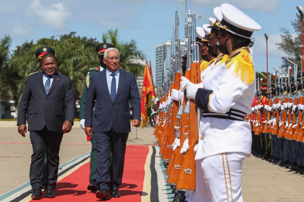 António Costa em visita oficial a Moçambique ao lado de Filipe Nyusi (LUSA/LUÍSA NHANTUMBO)