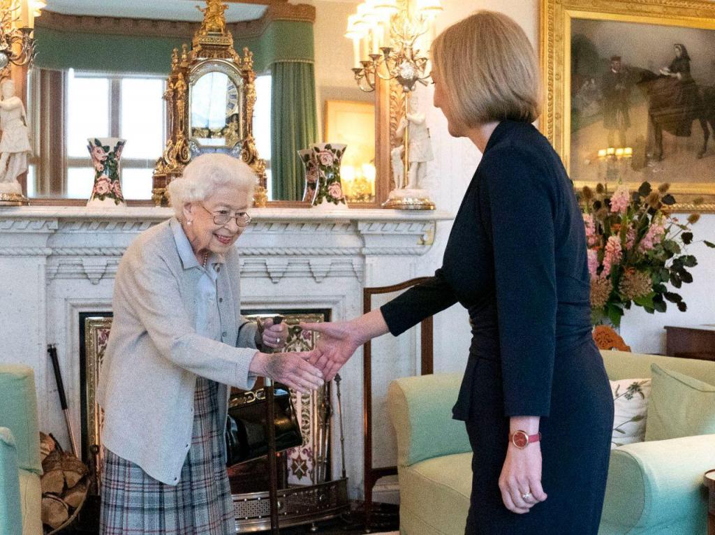 Rainha Isabel II recebe Liz Truss (Associated Press)