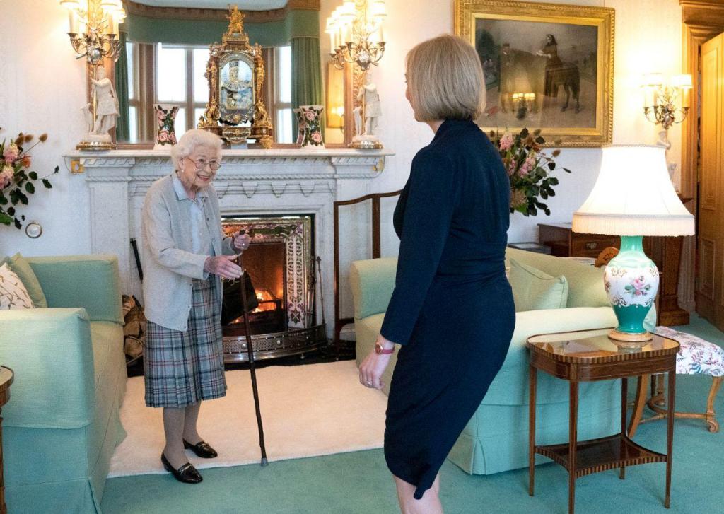 Rainha Isabel II recebe Liz Truss (Associated Press)