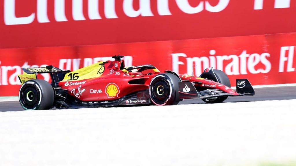 Charles Leclerc (Ferrari) nos treinos para o GP de Itália, em Monza