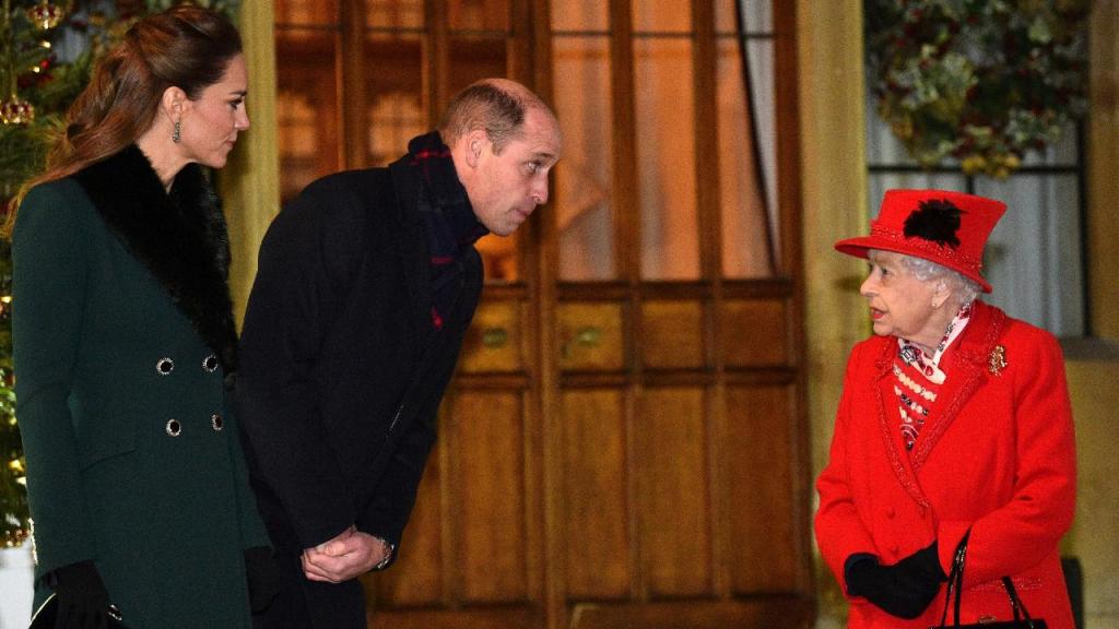 Príncipe William e rainha Isabel II (Glyn Kirk/AP)