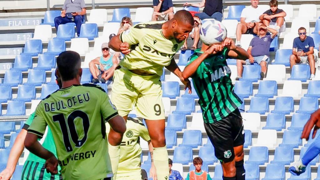 Beto cabeceia para golo no Sassuolo-Udinese
