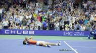 Os primeiros festejos de Carlos Alcaraz após o título no US Open