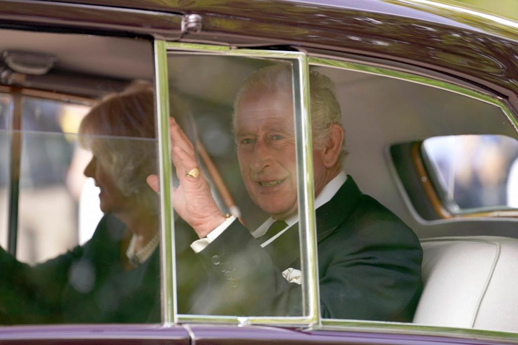 Rei Carlos III recebido no parlamento britânico pela primeira vez 
