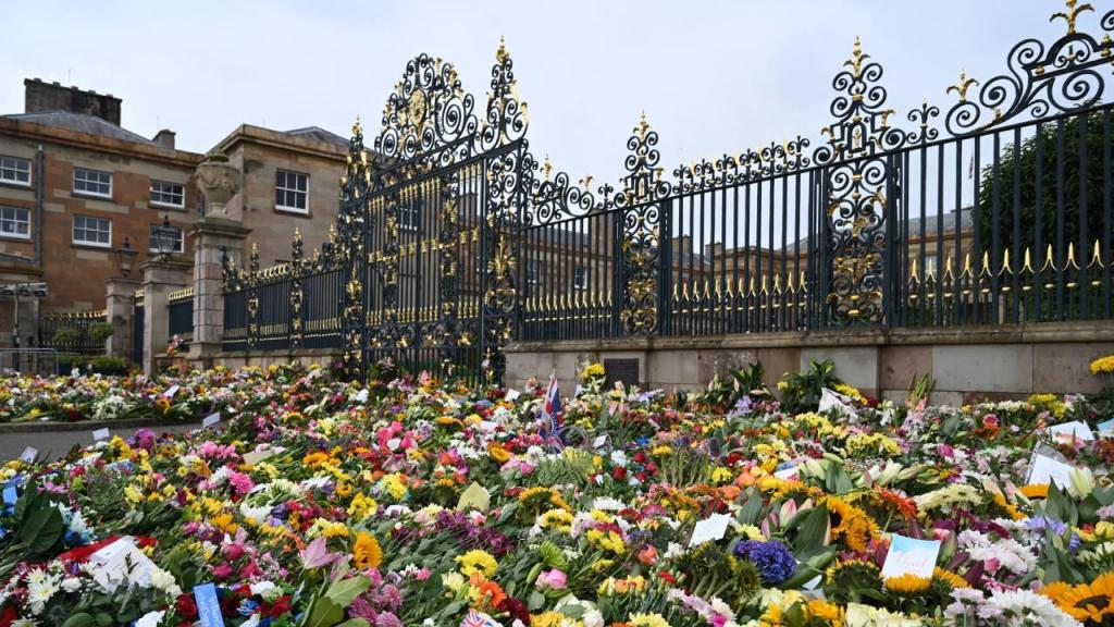 Flores em homenagem à rainha Isabel II (Fotos: M. Cooper/PA Images via Getty Images)