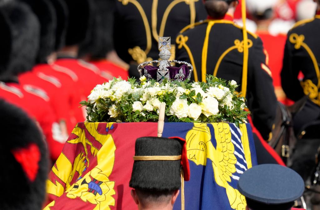 Cortejo fúnebre de Isabel II até Westminster 