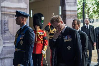 Príncipe Harry vai marcar presença na coroação de Carlos III - TVI