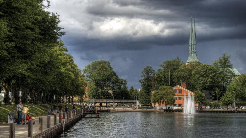 Växjö, Suécia, tem edifícios todos em madeira (Foto: Neil Howard)