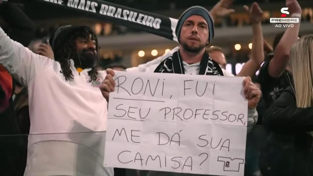 Antigo professor pede e ganha camisola de jogador do Corinthians (vídeo/youtube)