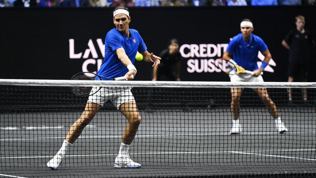 Roger Federer e Rafael Nadal na Laver Cup (EPA/ANDY RAIN)